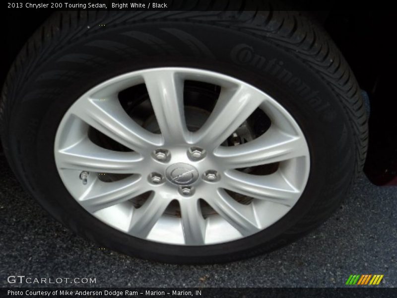 Bright White / Black 2013 Chrysler 200 Touring Sedan