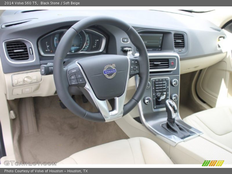 Dashboard of 2014 S60 T5