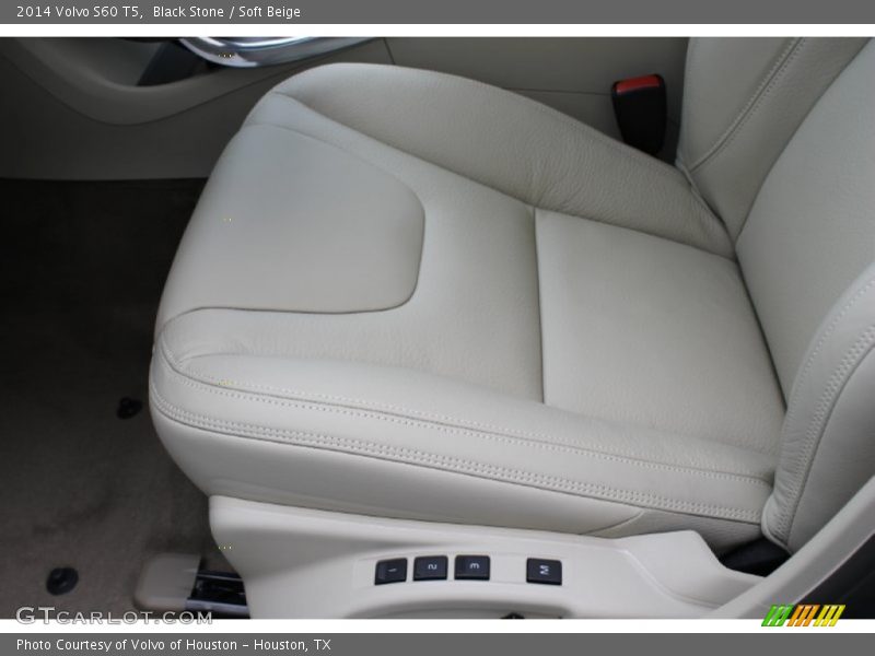 Front Seat of 2014 S60 T5