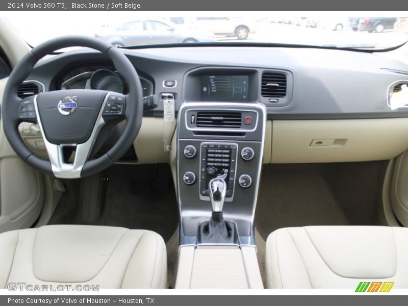 Dashboard of 2014 S60 T5