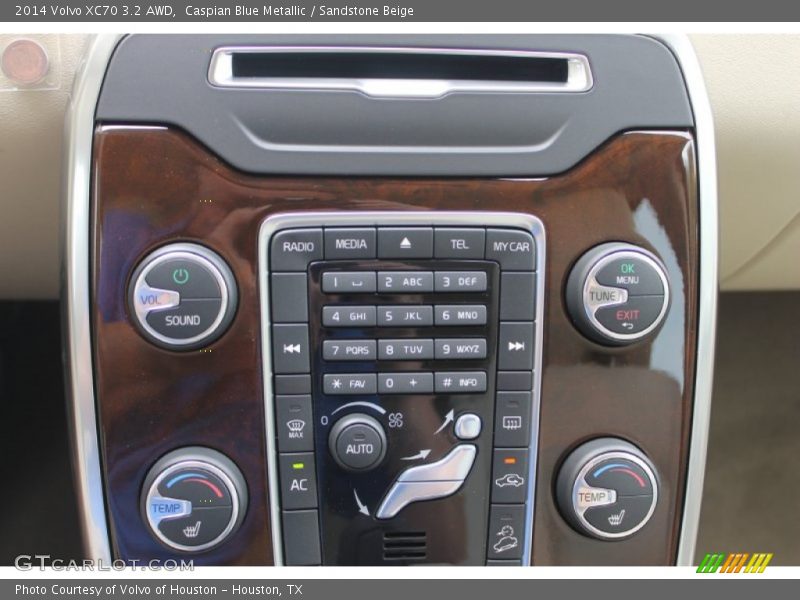 Controls of 2014 XC70 3.2 AWD
