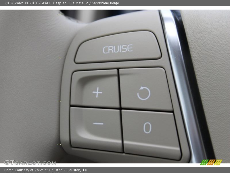 Controls of 2014 XC70 3.2 AWD