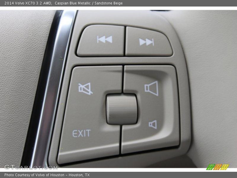 Controls of 2014 XC70 3.2 AWD