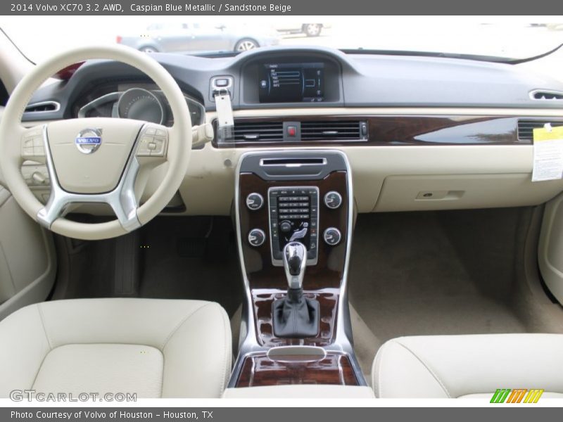 Dashboard of 2014 XC70 3.2 AWD