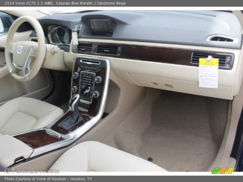 Dashboard of 2014 XC70 3.2 AWD