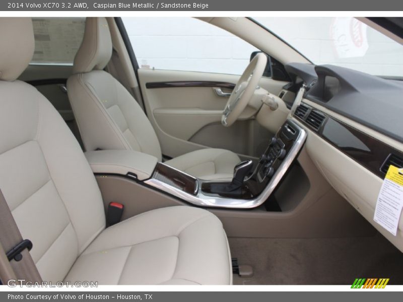 Front Seat of 2014 XC70 3.2 AWD
