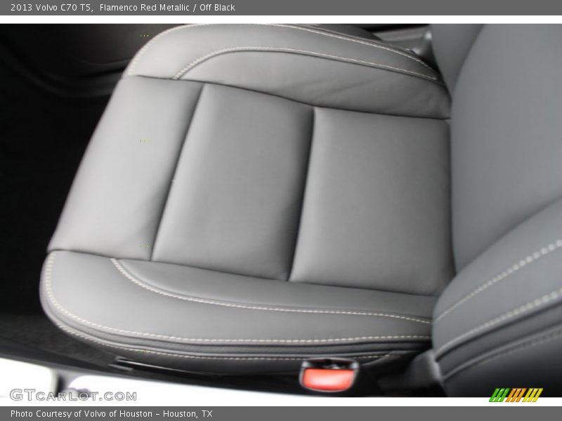 Flamenco Red Metallic / Off Black 2013 Volvo C70 T5