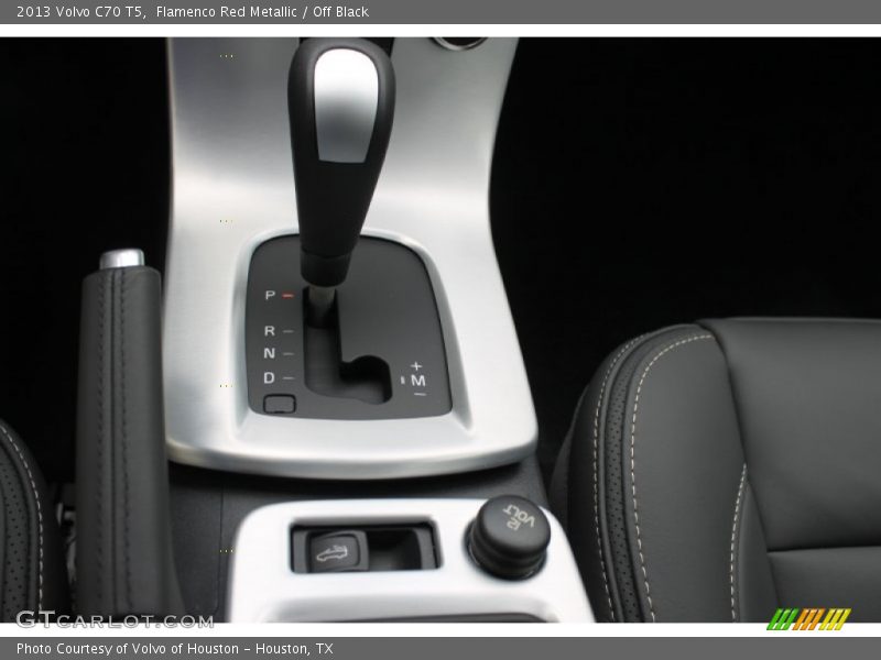 Flamenco Red Metallic / Off Black 2013 Volvo C70 T5