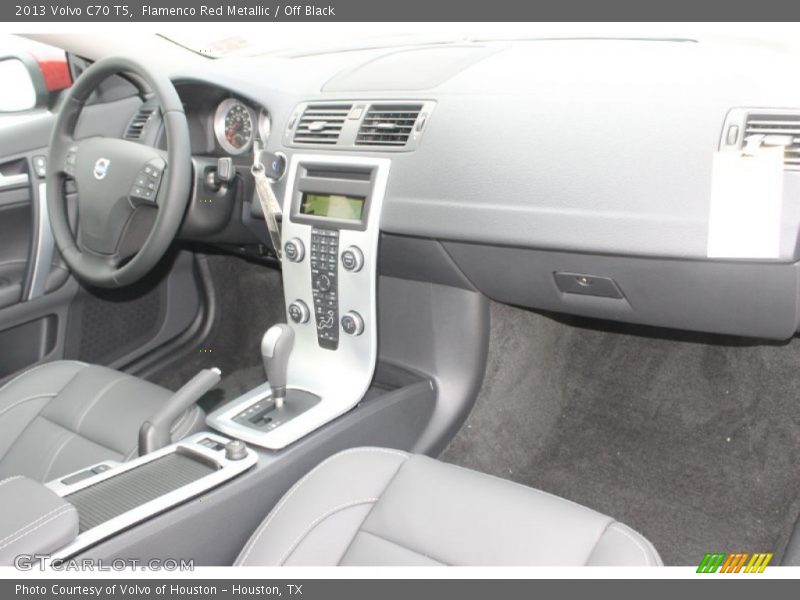 Flamenco Red Metallic / Off Black 2013 Volvo C70 T5