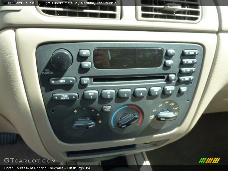 Light Tundra Metallic / Medium/Dark Pebble 2007 Ford Taurus SE