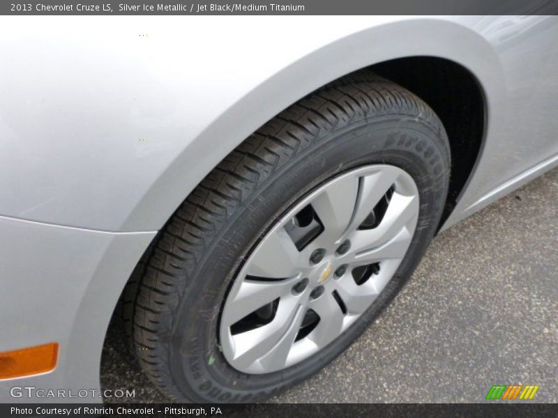Silver Ice Metallic / Jet Black/Medium Titanium 2013 Chevrolet Cruze LS