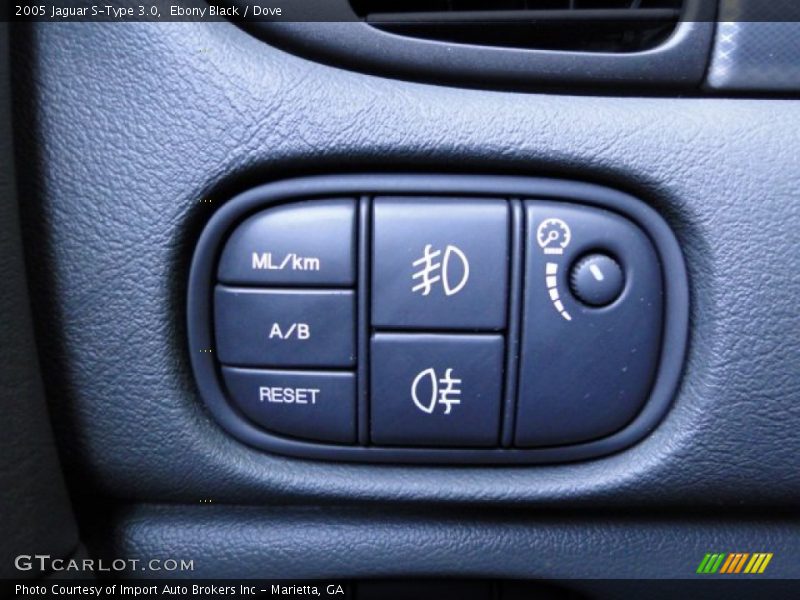 Ebony Black / Dove 2005 Jaguar S-Type 3.0