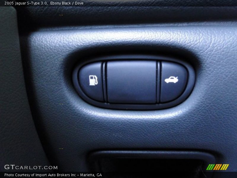 Ebony Black / Dove 2005 Jaguar S-Type 3.0