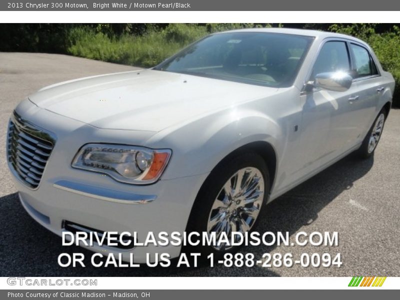 Bright White / Motown Pearl/Black 2013 Chrysler 300 Motown