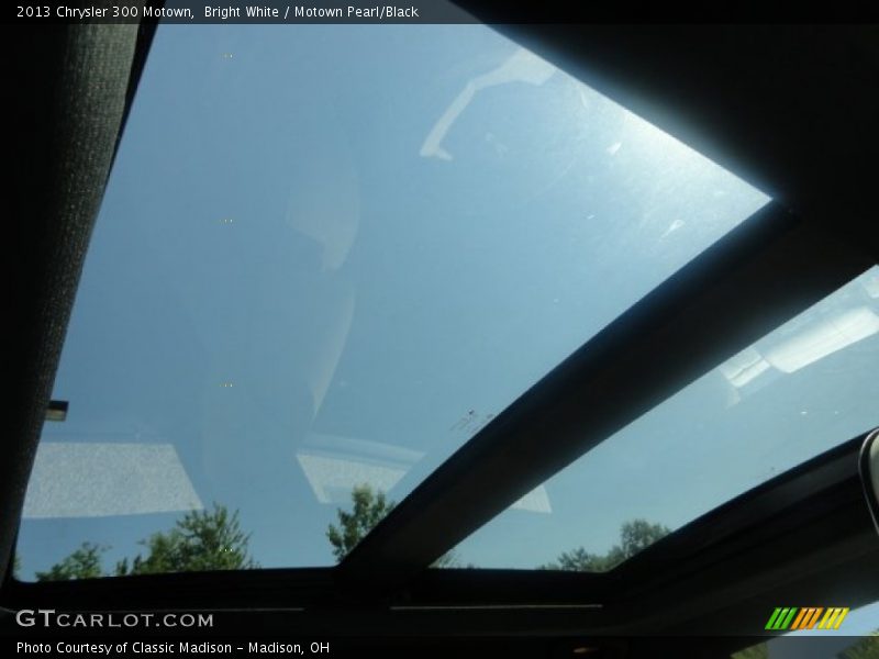 Sunroof of 2013 300 Motown