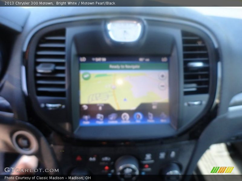 Bright White / Motown Pearl/Black 2013 Chrysler 300 Motown