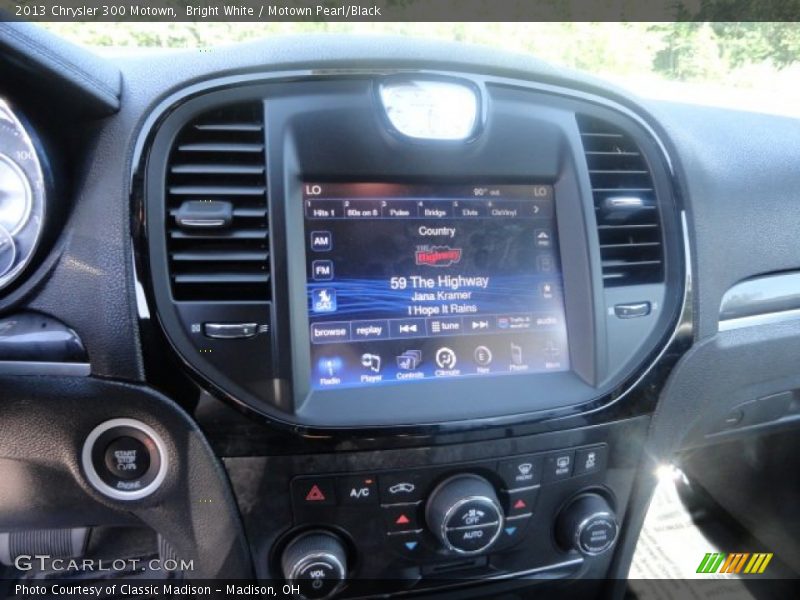 Controls of 2013 300 Motown