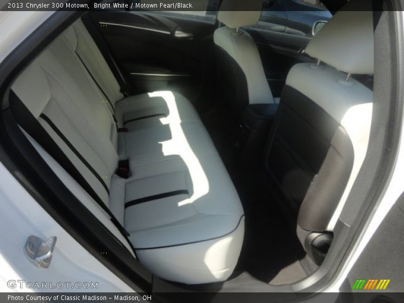 Bright White / Motown Pearl/Black 2013 Chrysler 300 Motown