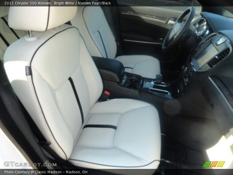 Front Seat of 2013 300 Motown