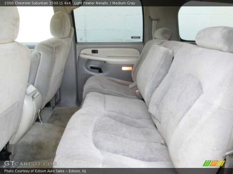 Light Pewter Metallic / Medium Gray 2000 Chevrolet Suburban 1500 LS 4x4