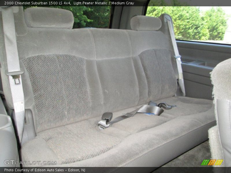 Light Pewter Metallic / Medium Gray 2000 Chevrolet Suburban 1500 LS 4x4