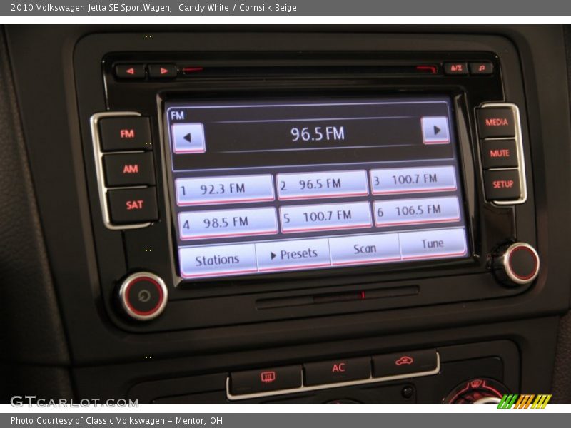 Candy White / Cornsilk Beige 2010 Volkswagen Jetta SE SportWagen