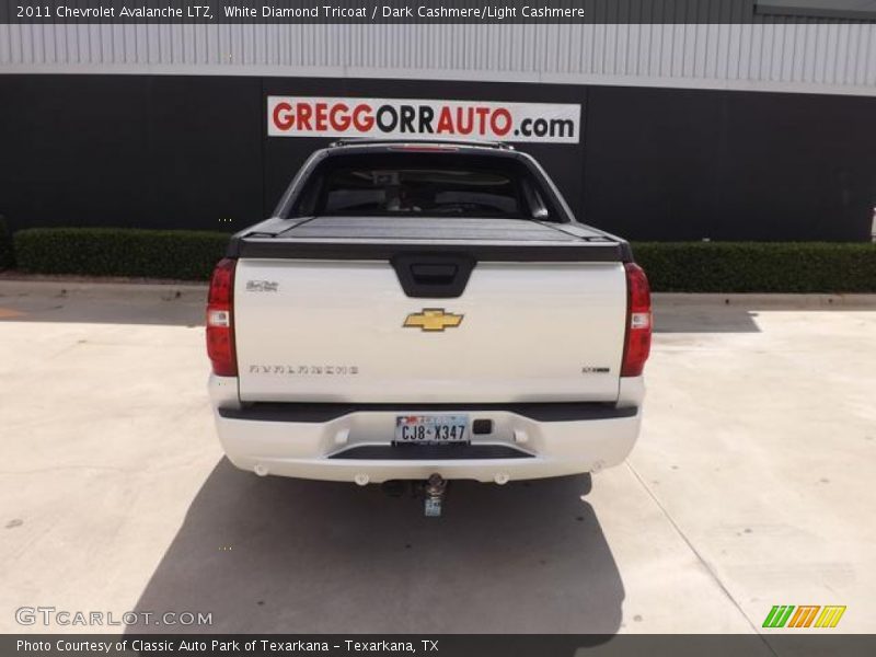 White Diamond Tricoat / Dark Cashmere/Light Cashmere 2011 Chevrolet Avalanche LTZ