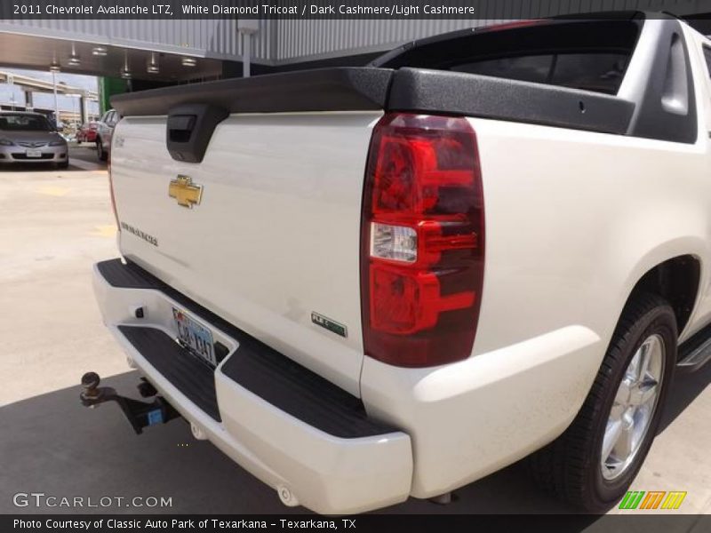 White Diamond Tricoat / Dark Cashmere/Light Cashmere 2011 Chevrolet Avalanche LTZ