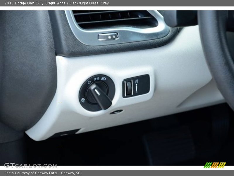 Bright White / Black/Light Diesel Gray 2013 Dodge Dart SXT