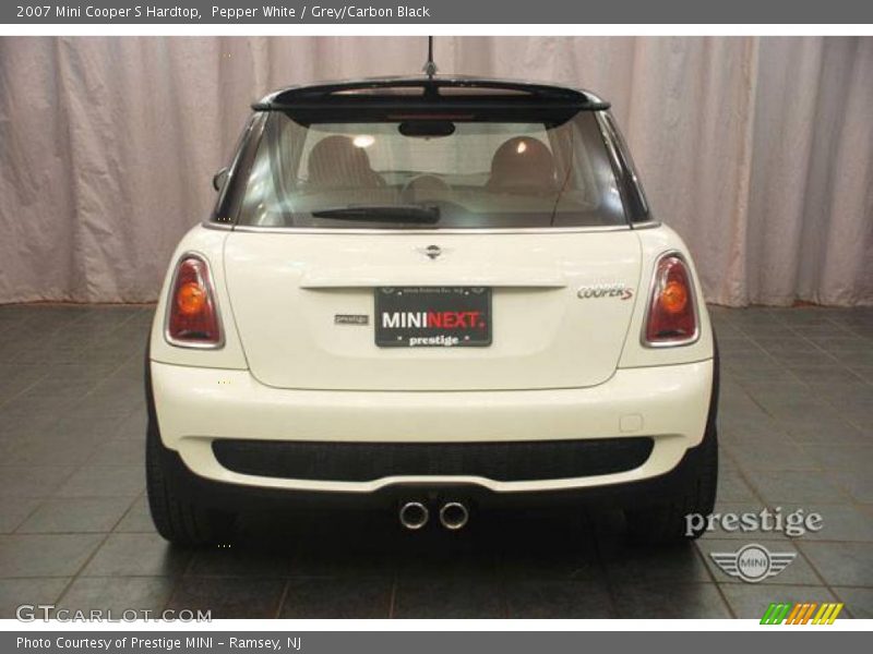 Pepper White / Grey/Carbon Black 2007 Mini Cooper S Hardtop
