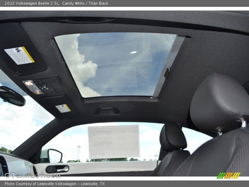 Candy White / Titan Black 2013 Volkswagen Beetle 2.5L