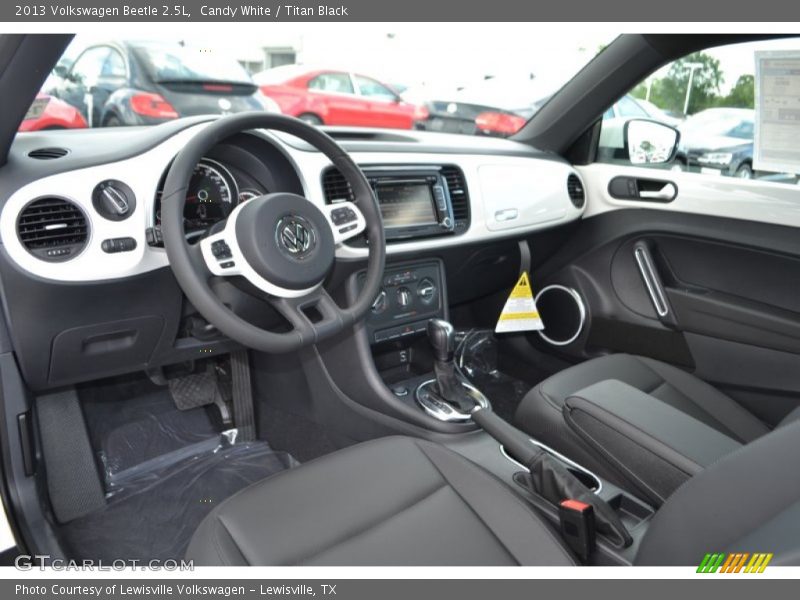 Candy White / Titan Black 2013 Volkswagen Beetle 2.5L