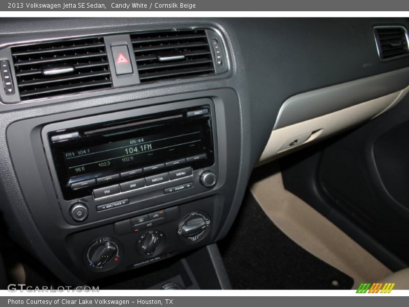 Candy White / Cornsilk Beige 2013 Volkswagen Jetta SE Sedan