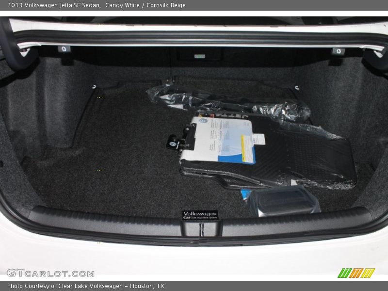 Candy White / Cornsilk Beige 2013 Volkswagen Jetta SE Sedan