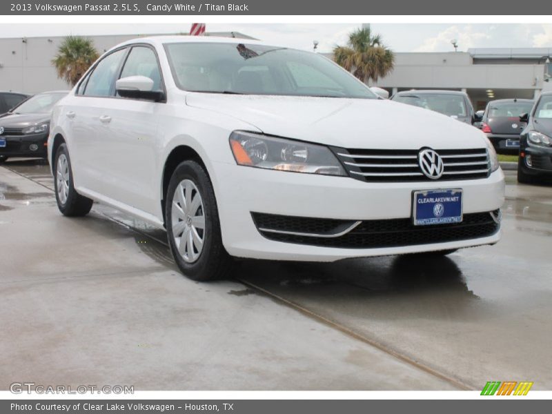 Candy White / Titan Black 2013 Volkswagen Passat 2.5L S