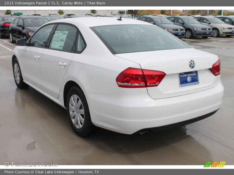 Candy White / Titan Black 2013 Volkswagen Passat 2.5L S