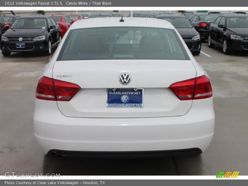 Candy White / Titan Black 2013 Volkswagen Passat 2.5L S