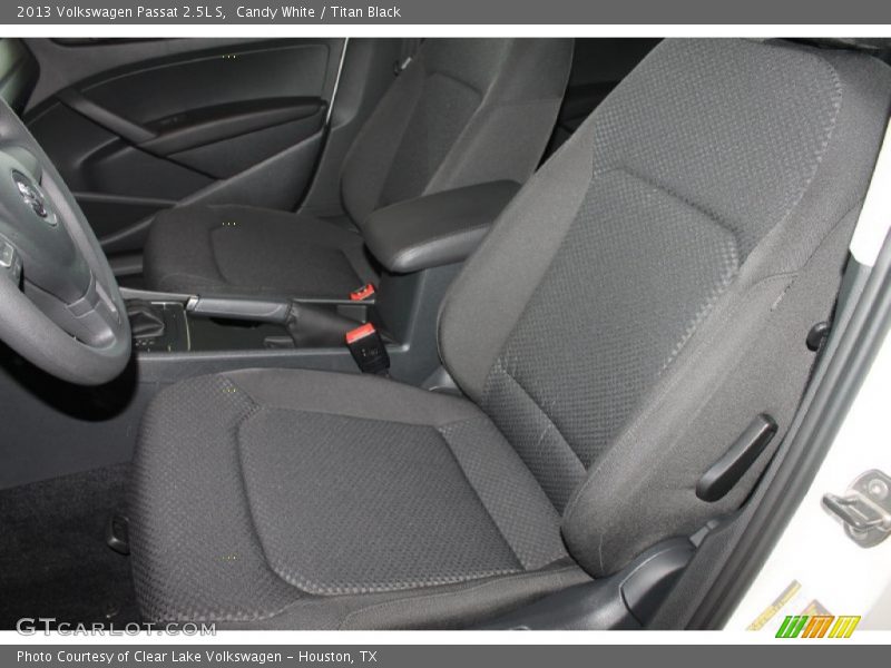 Candy White / Titan Black 2013 Volkswagen Passat 2.5L S
