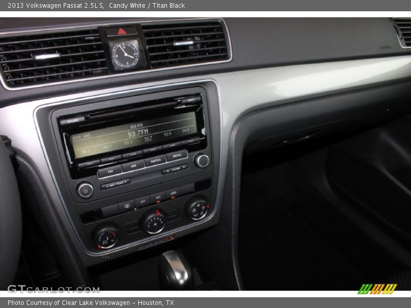Candy White / Titan Black 2013 Volkswagen Passat 2.5L S