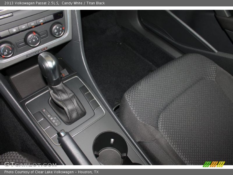 Candy White / Titan Black 2013 Volkswagen Passat 2.5L S