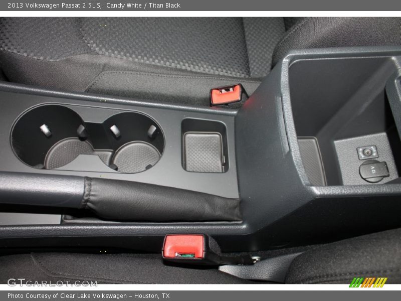 Candy White / Titan Black 2013 Volkswagen Passat 2.5L S