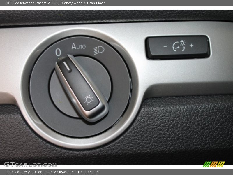 Candy White / Titan Black 2013 Volkswagen Passat 2.5L S