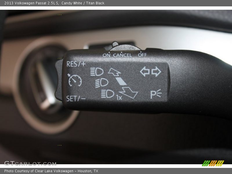 Candy White / Titan Black 2013 Volkswagen Passat 2.5L S