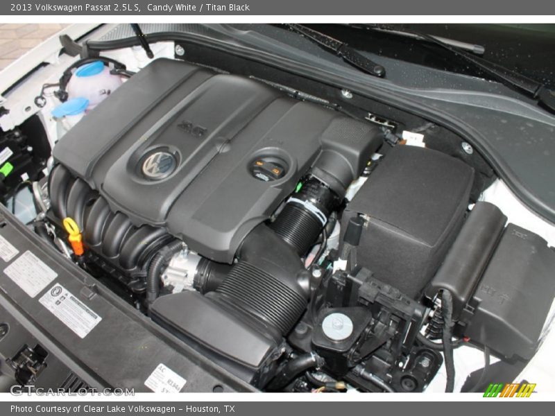 Candy White / Titan Black 2013 Volkswagen Passat 2.5L S