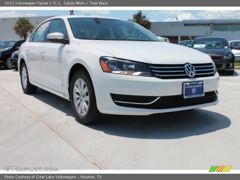 Candy White / Titan Black 2013 Volkswagen Passat 2.5L S