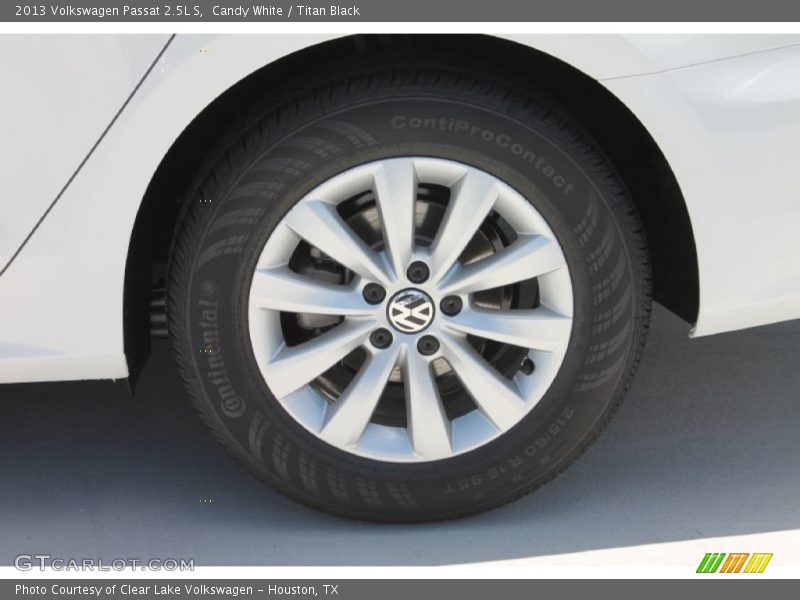 Candy White / Titan Black 2013 Volkswagen Passat 2.5L S