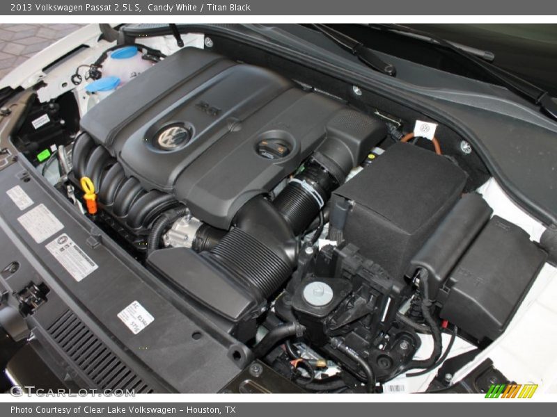 Candy White / Titan Black 2013 Volkswagen Passat 2.5L S
