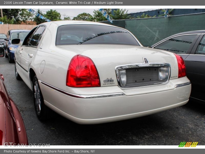 Ceramic White Tri-Coat / Medium Light Stone 2006 Lincoln Town Car Signature