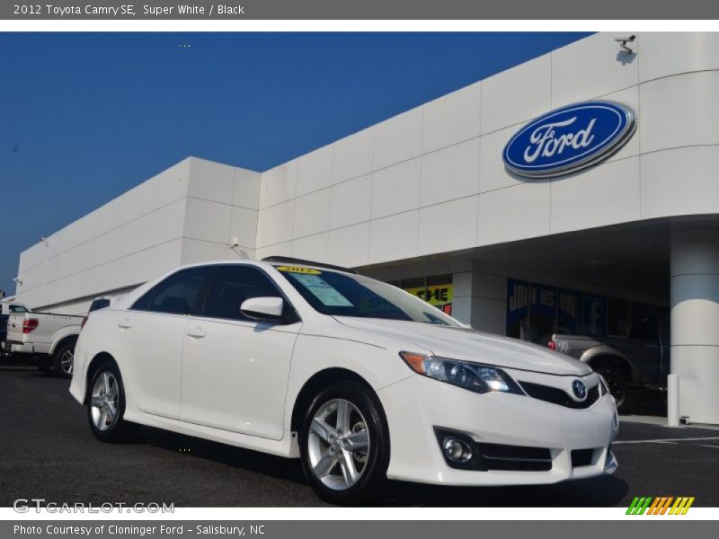 Super White / Black 2012 Toyota Camry SE