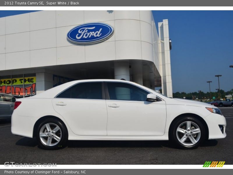 Super White / Black 2012 Toyota Camry SE